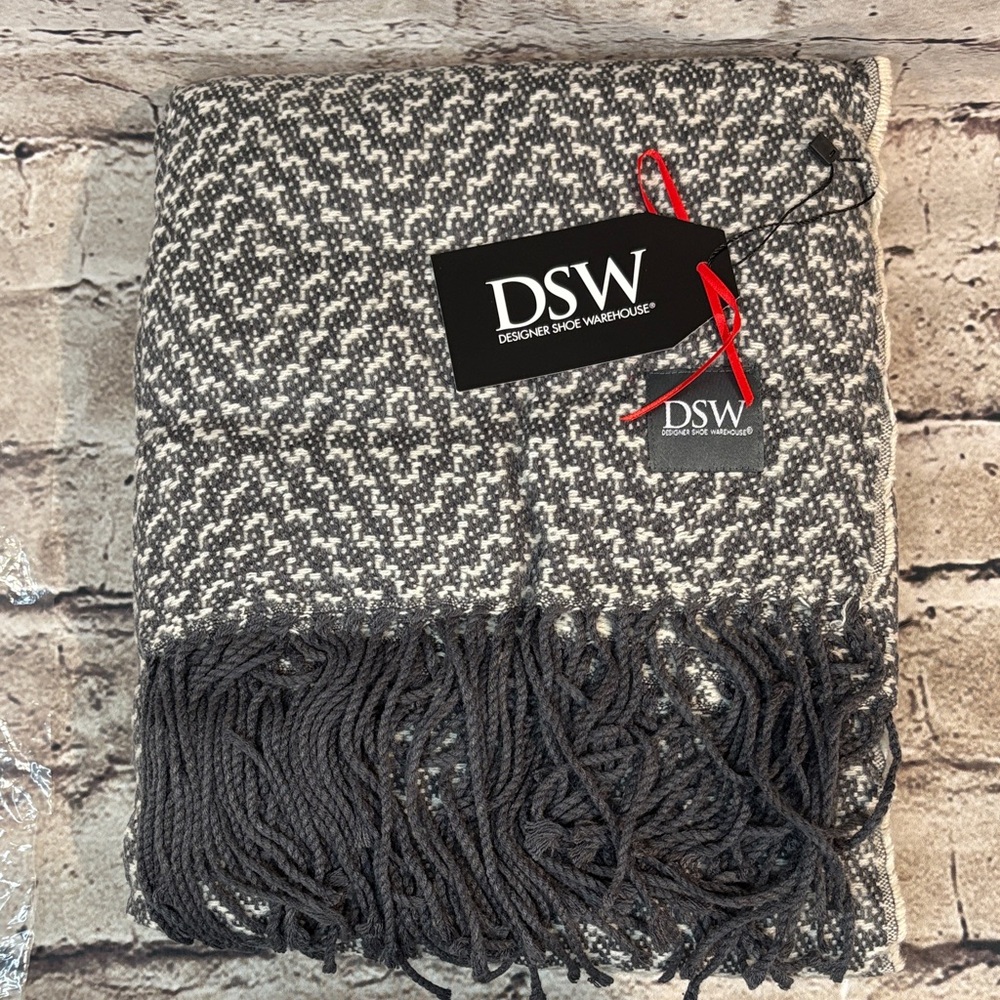 DSW Cream and Gray Patterned Throw